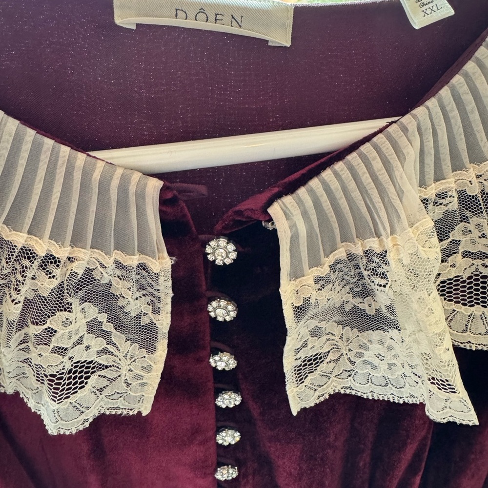 Doen Burgundy Lisbeth Long Sleeve Velvet Dress with Lace Collar - Picture 4 of 6